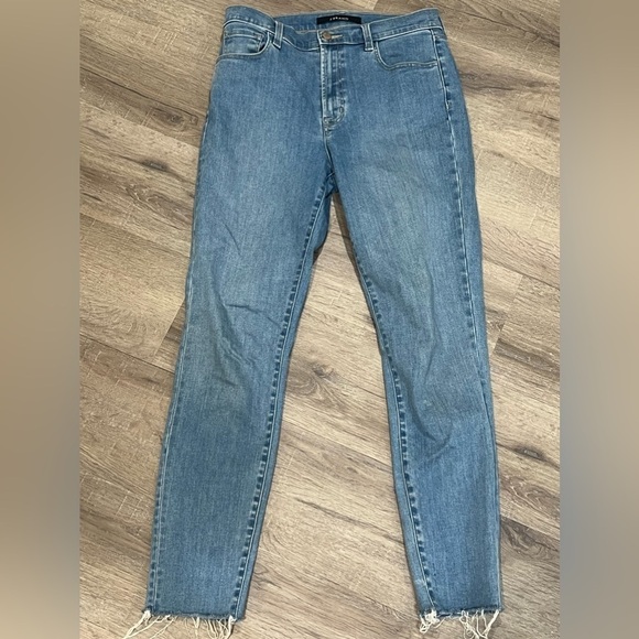 Women’s 28 J Brand Raw Hem High Rise Medium Wash EUC Jeans Denim - Picture 1 of 7